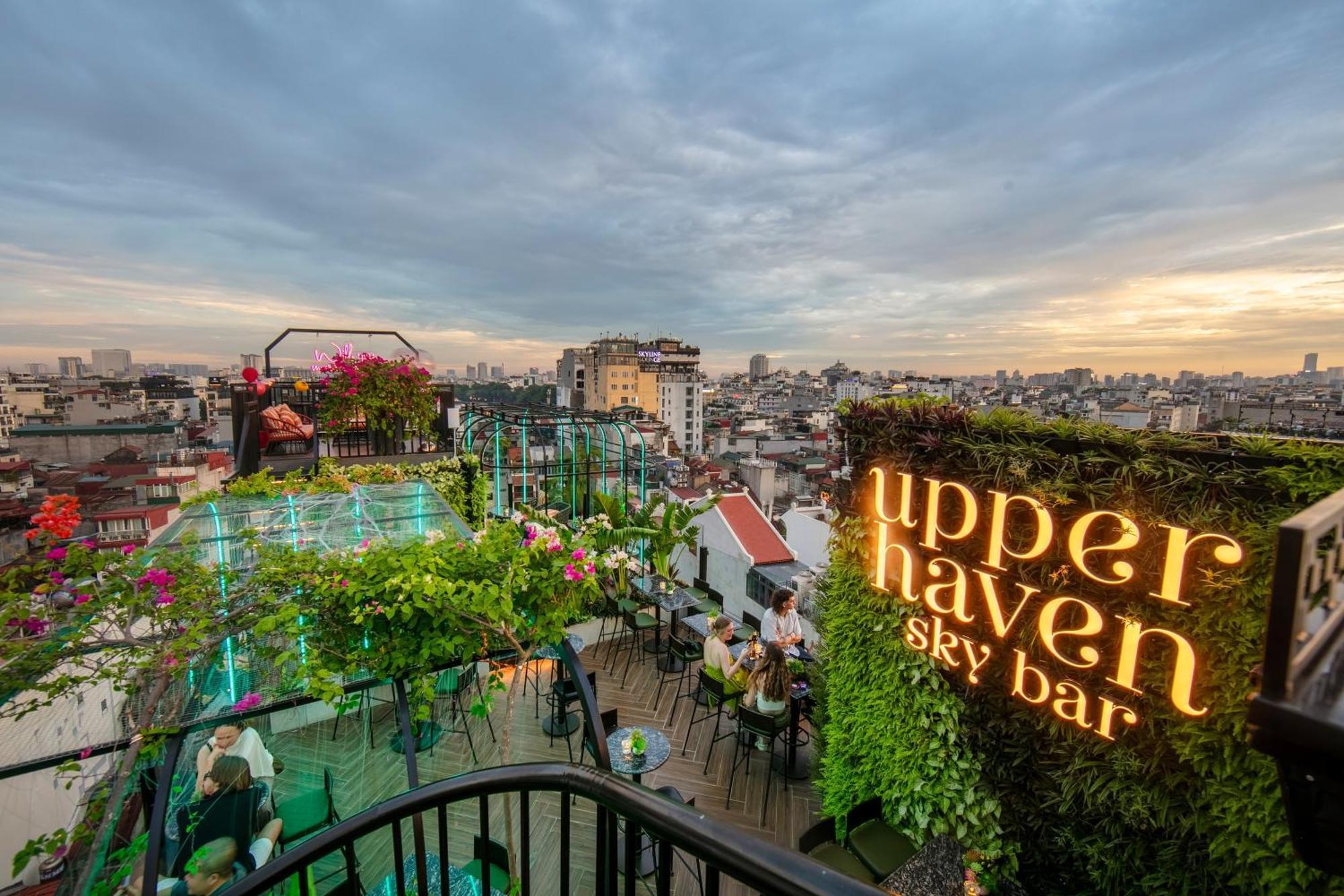 האנוי May De Ville Crown Hotel מראה חיצוני תמונה Upper Haven Sky Bar