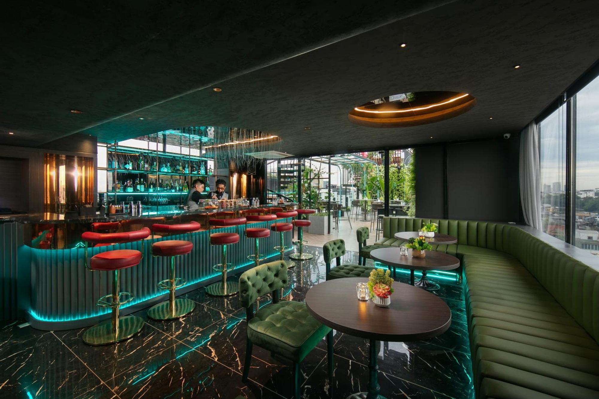 האנוי May De Ville Crown Hotel מראה חיצוני תמונה The bar at the 12th floor