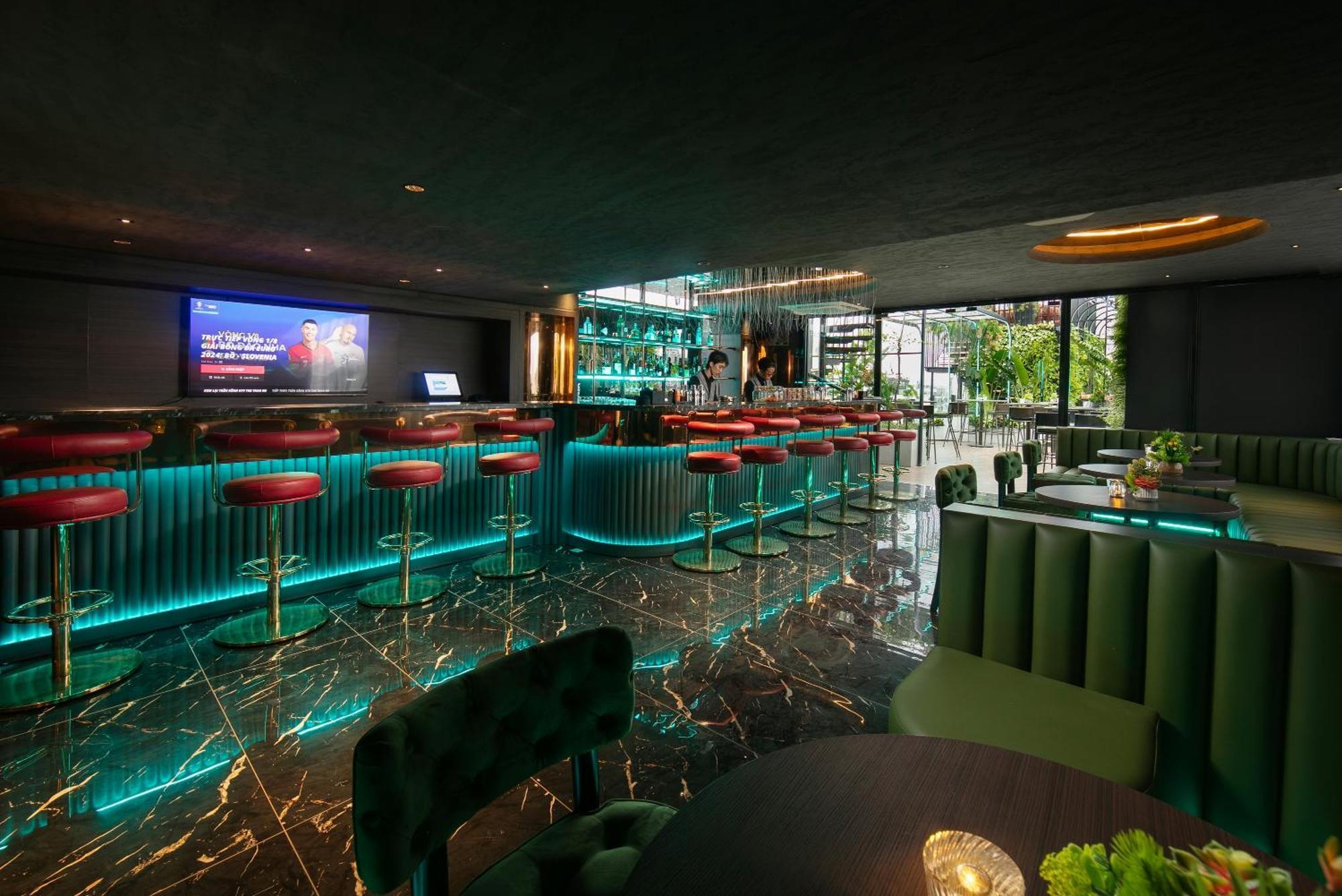 האנוי May De Ville Crown Hotel מראה חיצוני תמונה The bar at the 101 bar