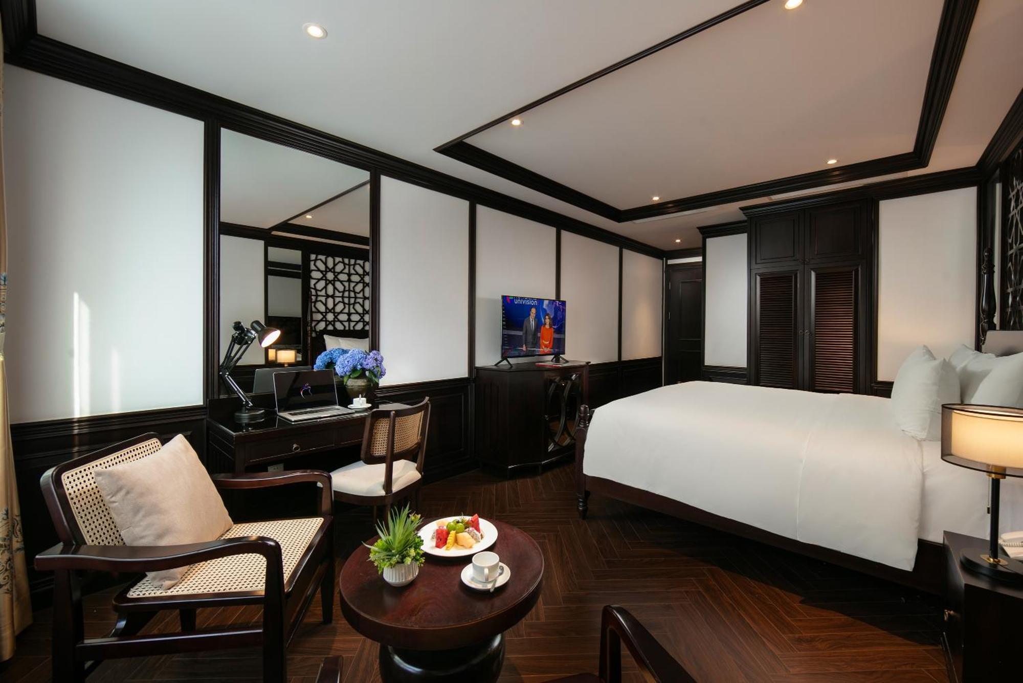 האנוי May De Ville Crown Hotel מראה חיצוני תמונה Deluxe Suite