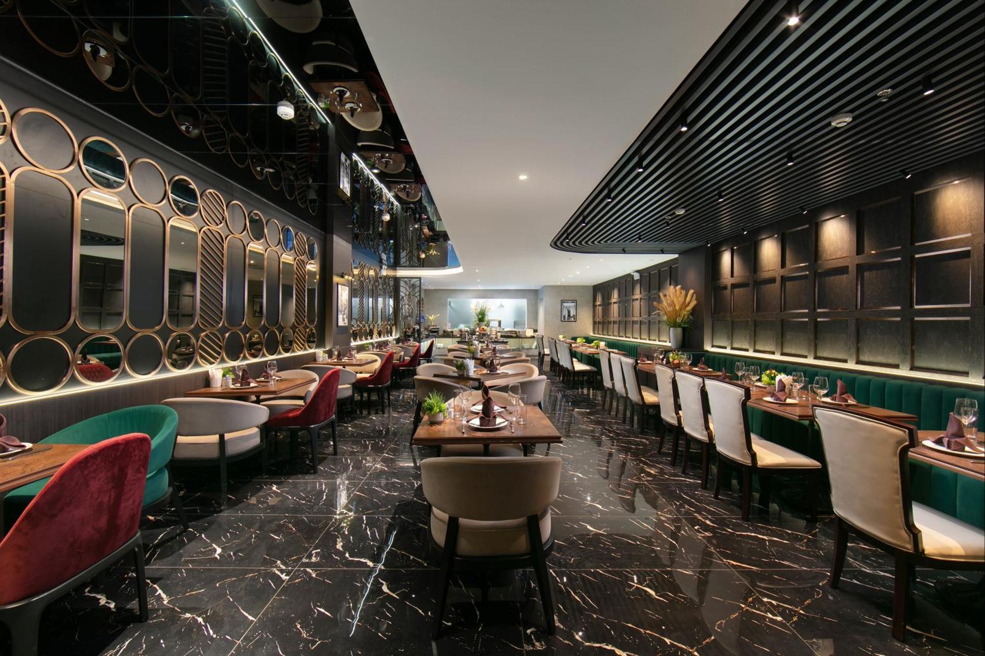 האנוי May De Ville Crown Hotel מראה חיצוני תמונה 3D rendering of a restaurant interior