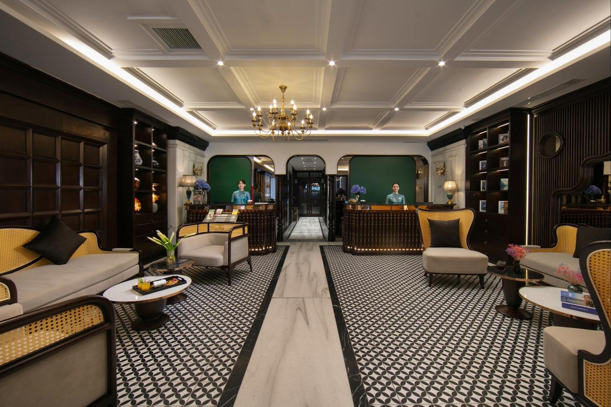 האנוי May De Ville Crown Hotel מראה חיצוני תמונה The lobby of the hotel